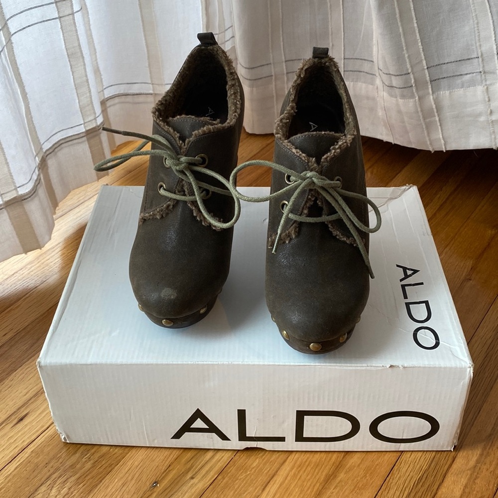 ALDO Grocott platform tie bootie. Dark Brown and Arny green laces. Size 37